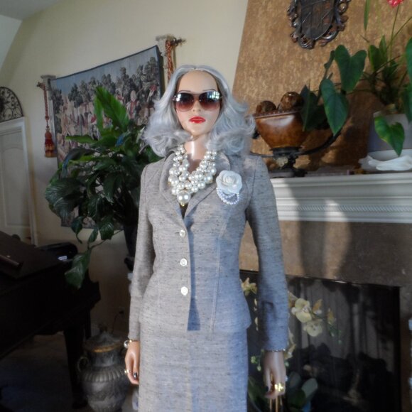 Carolina Herrera Beige Tweed Skirt Suit w/ Raw Edge Detail – Size US 4 - Picture 4 of 16